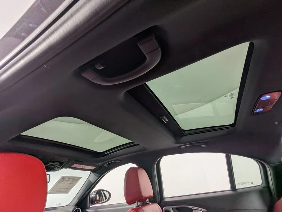 2024 Alfa Romeo Giulia - Image 13 of 20