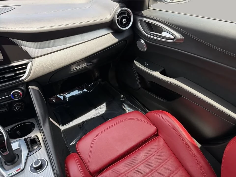 2024 Alfa Romeo Giulia - Image 9 of 10