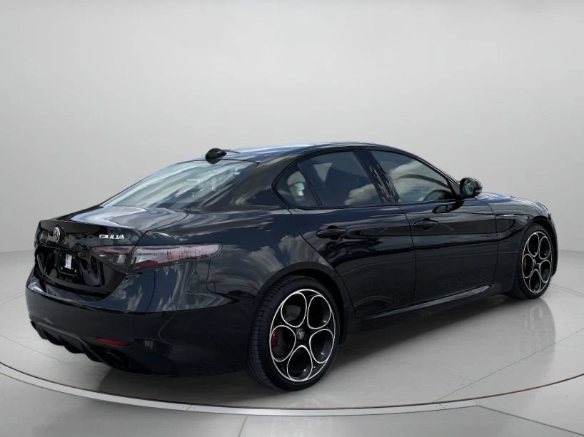 2024 Alfa Romeo Giulia - Image 2 of 10