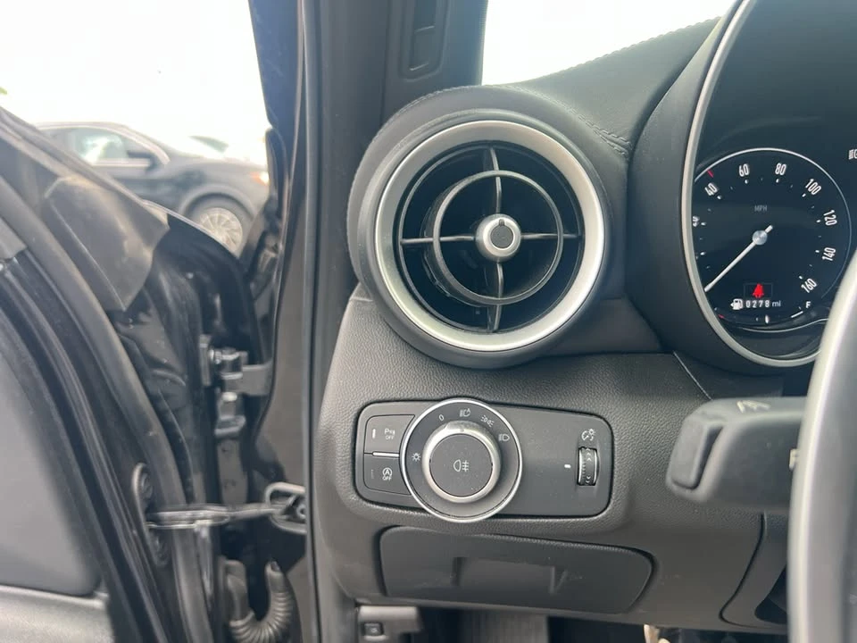 2024 Alfa Romeo Giulia - Image 15 of 20