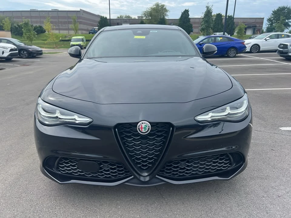 2024 Alfa Romeo Giulia - Image 2 of 20