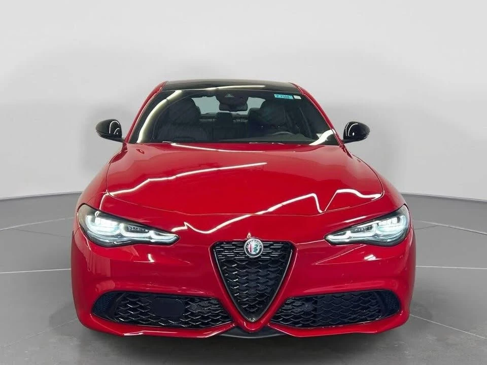 2024 Alfa Romeo Giulia - Image 2 of 20