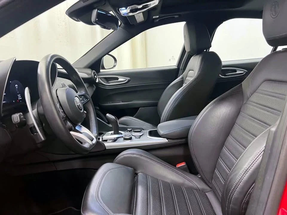 2024 Alfa Romeo Giulia - Image 12 of 20