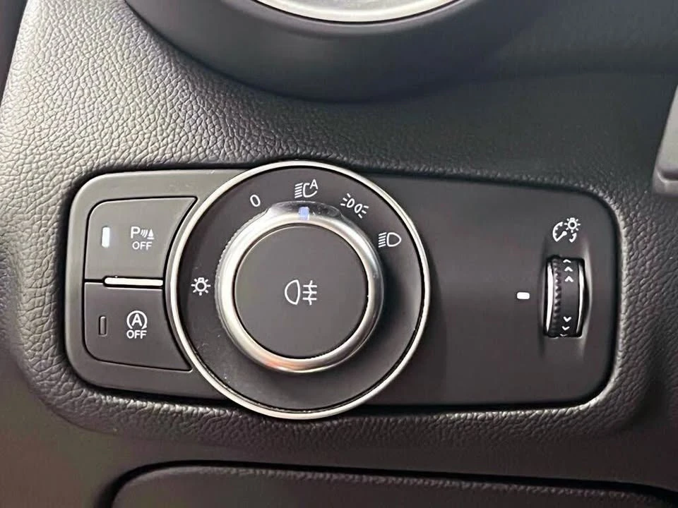 2024 Alfa Romeo Giulia - Image 16 of 20