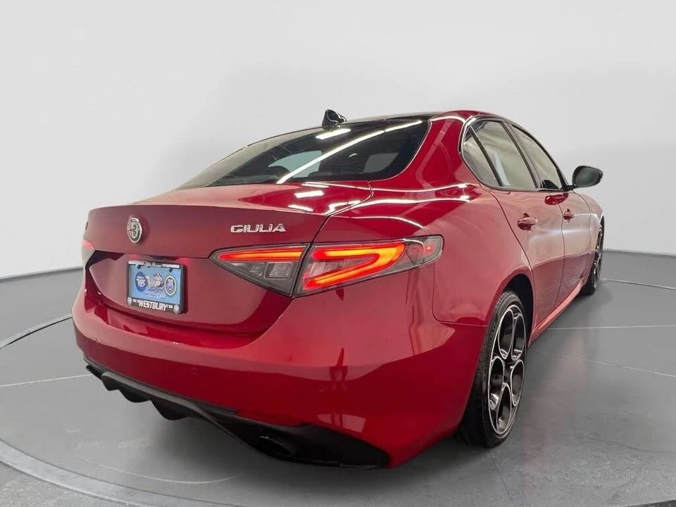 2024 Alfa Romeo Giulia - Image 5 of 20