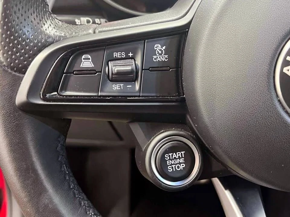 2024 Alfa Romeo Giulia - Image 17 of 20