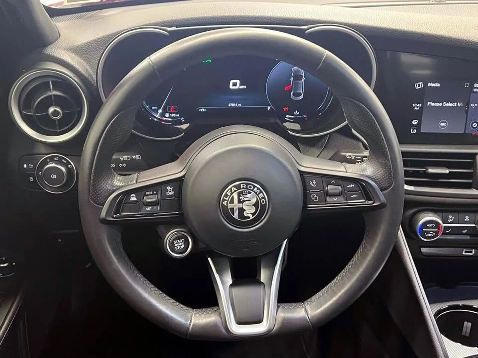 2024 Alfa Romeo Giulia - Image 10 of 20