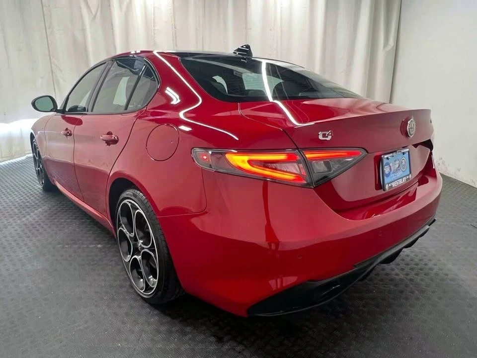 2024 Alfa Romeo Giulia - Image 7 of 20
