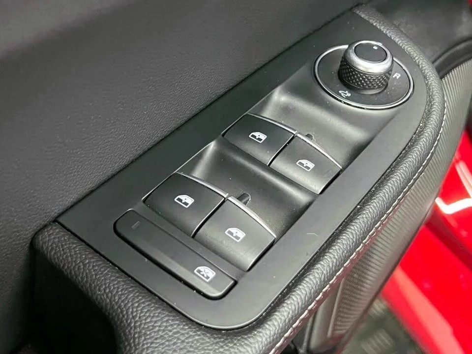 2024 Alfa Romeo Giulia - Image 14 of 20