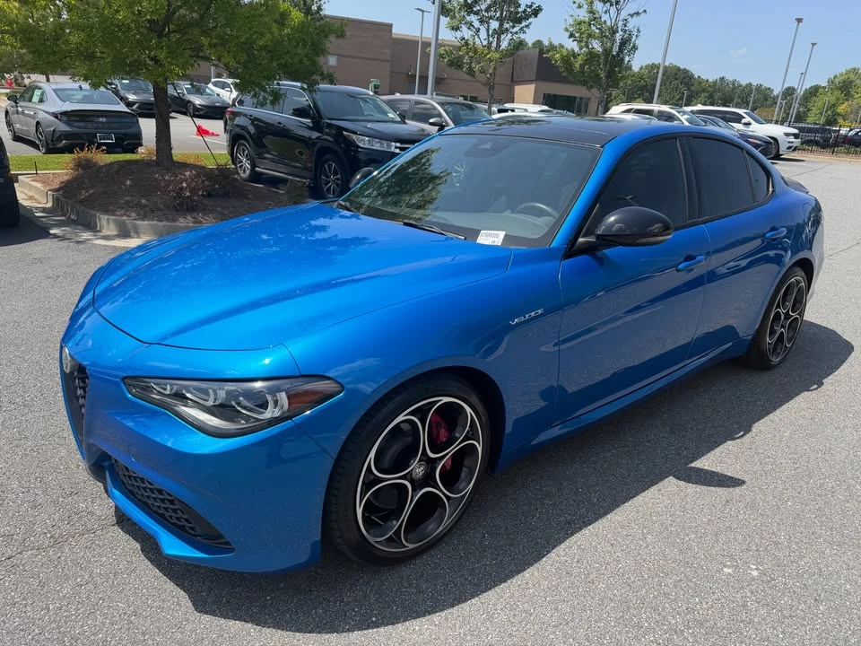 2024 Alfa Romeo Giulia - Image 2 of 17