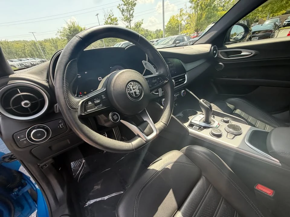 2024 Alfa Romeo Giulia - Image 12 of 17