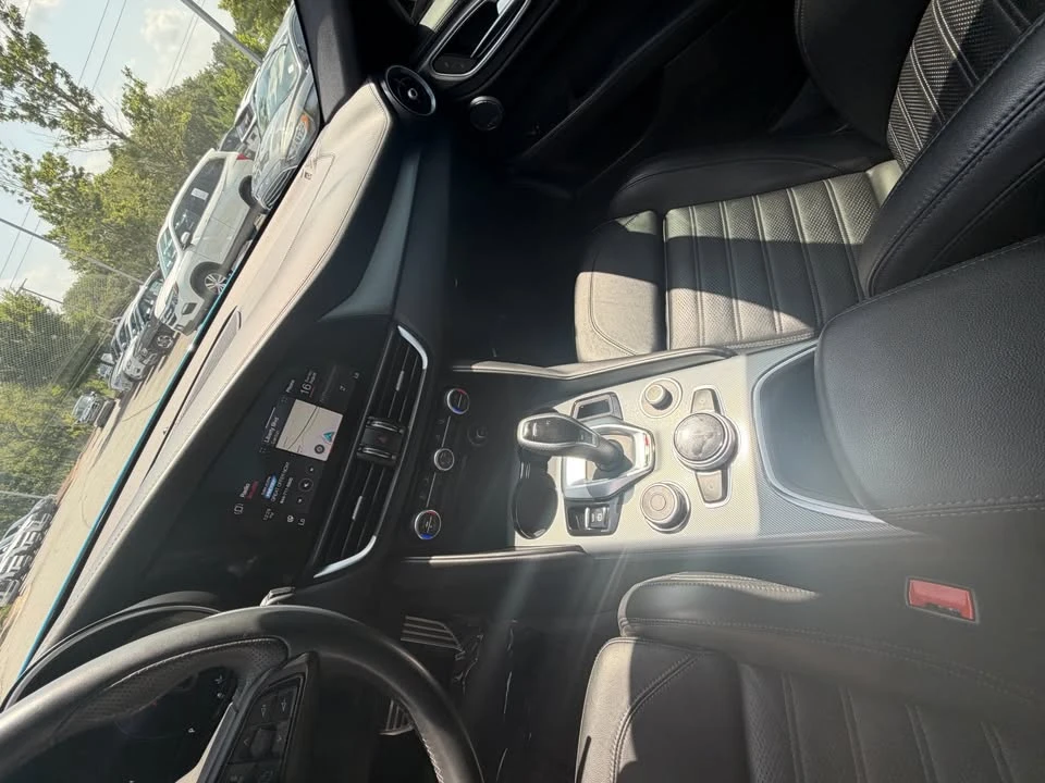 2024 Alfa Romeo Giulia - Image 14 of 17