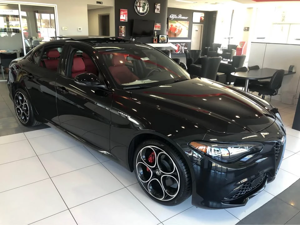 2024 Alfa Romeo Giulia - Image 2 of 4