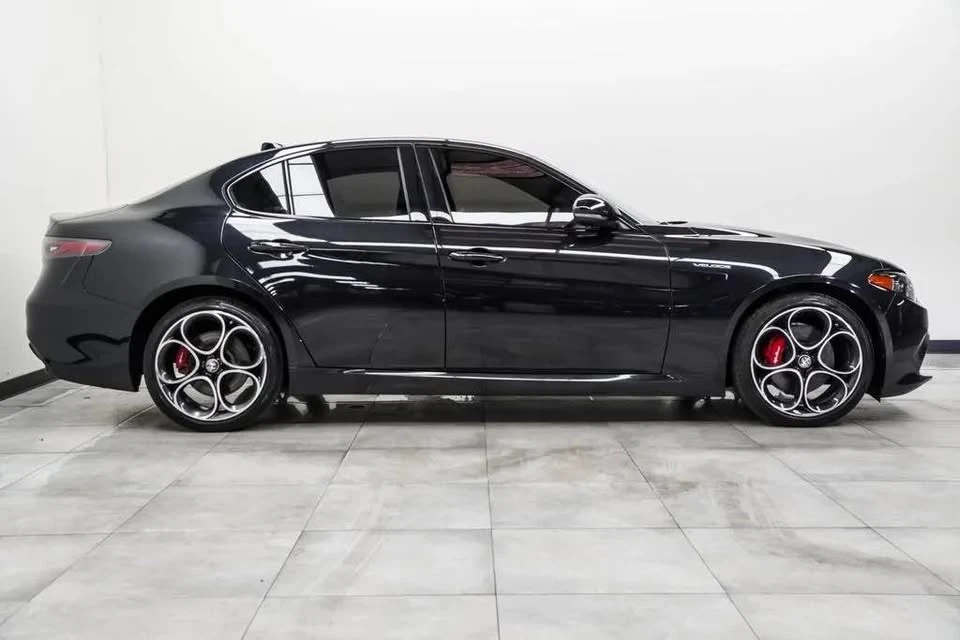 2024 Alfa Romeo Giulia - Image 2 of 20