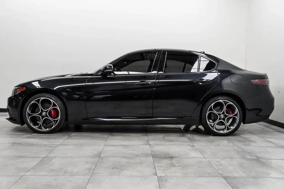 2024 Alfa Romeo Giulia - Image 3 of 20