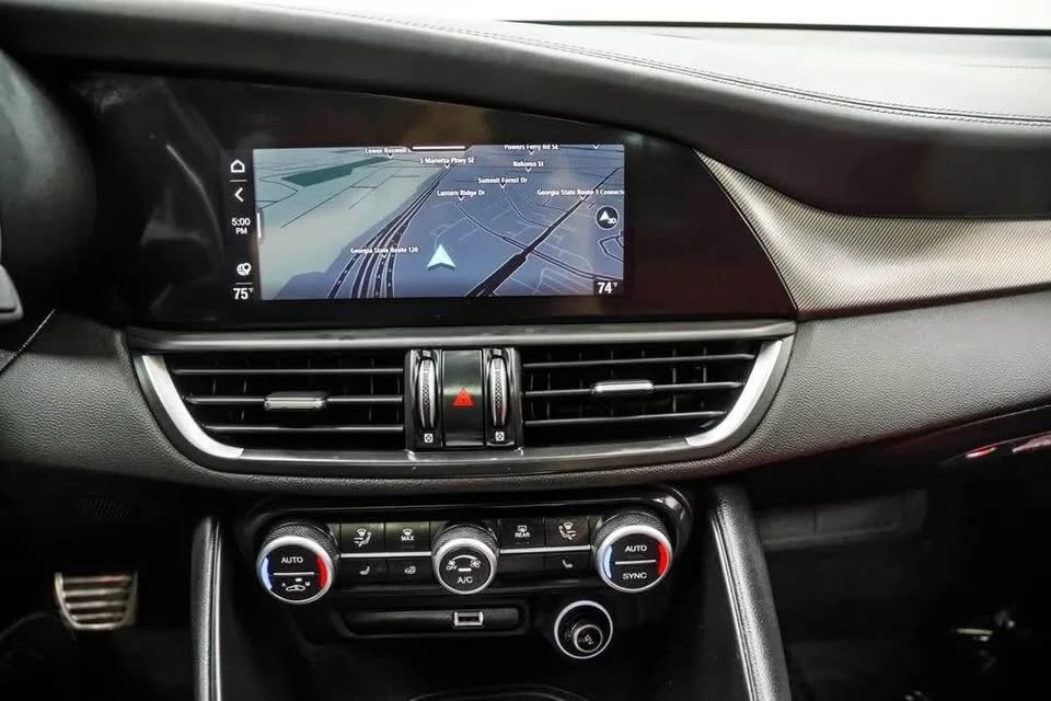 2024 Alfa Romeo Giulia - Image 17 of 20