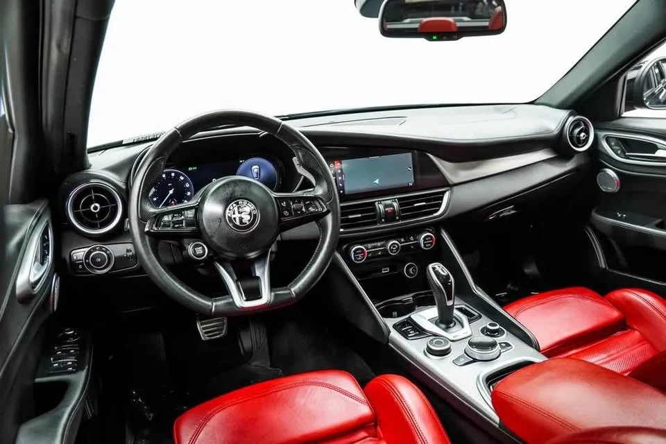 2024 Alfa Romeo Giulia - Image 6 of 20