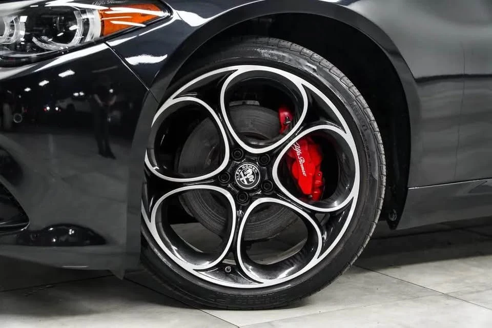 2024 Alfa Romeo Giulia - Image 7 of 20