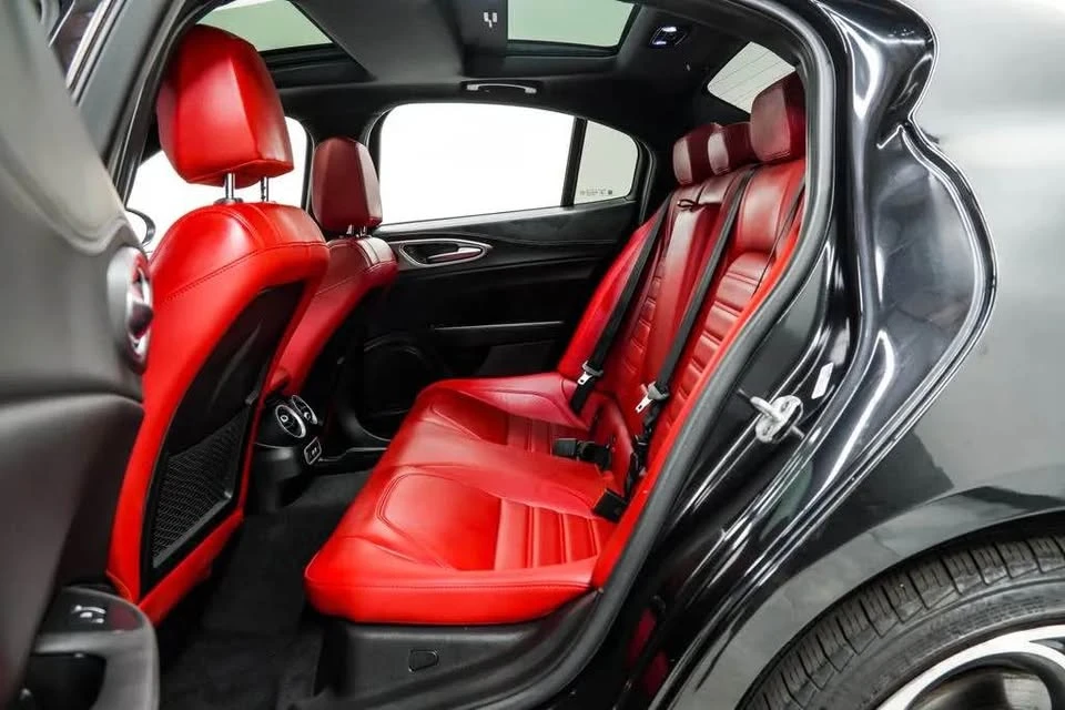2024 Alfa Romeo Giulia - Image 10 of 20