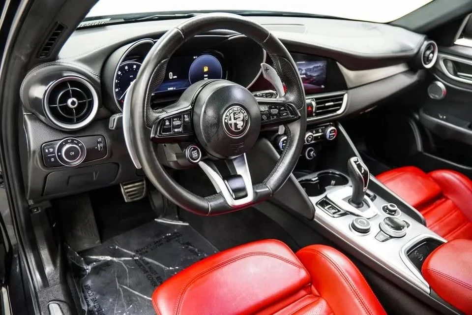 2024 Alfa Romeo Giulia - Image 12 of 20