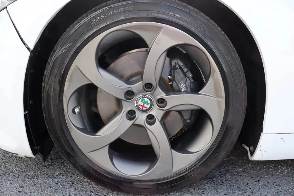 2024 Alfa Romeo Giulia - Image 5 of 5