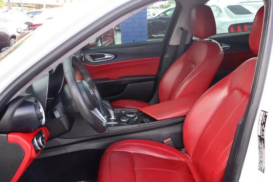2024 Alfa Romeo Giulia - Image 3 of 5