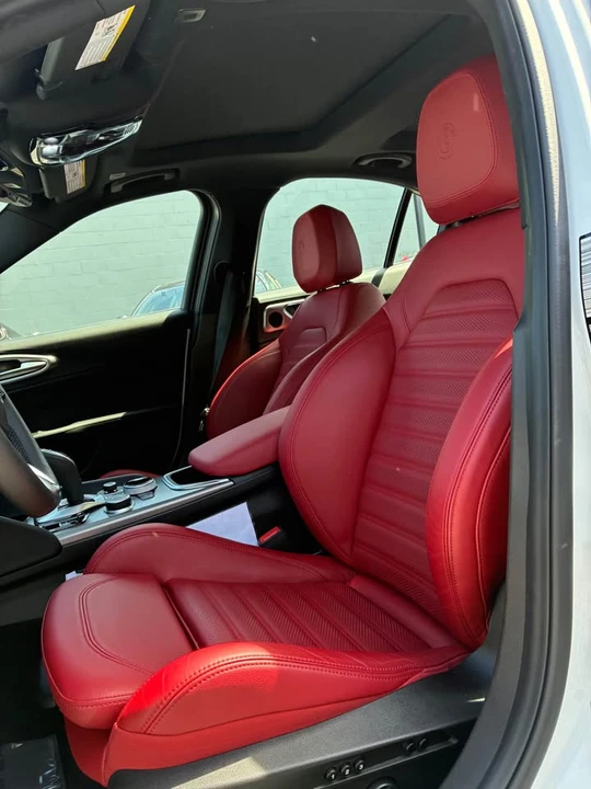 2024 Alfa Romeo Giulia - Image 15 of 16