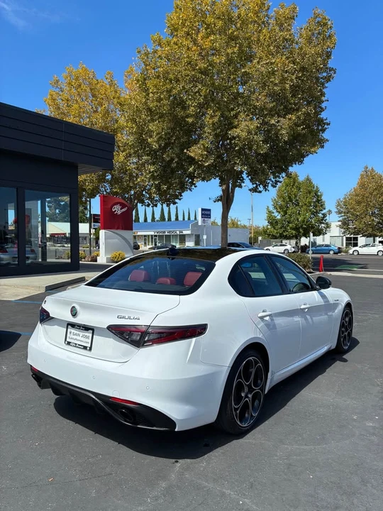 2024 Alfa Romeo Giulia - Image 5 of 16