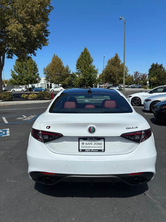 2024 Alfa Romeo Giulia - Image 7 of 16