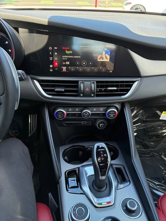 2024 Alfa Romeo Giulia - Image 12 of 16