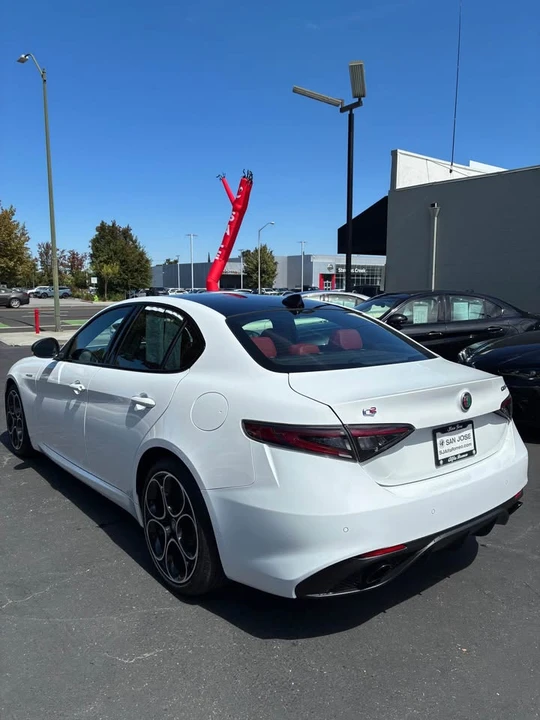 2024 Alfa Romeo Giulia - Image 6 of 16