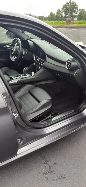 2024 Alfa Romeo Giulia - Image 6 of 8