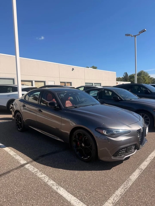 2024 Alfa Romeo Giulia - Image 2 of 6