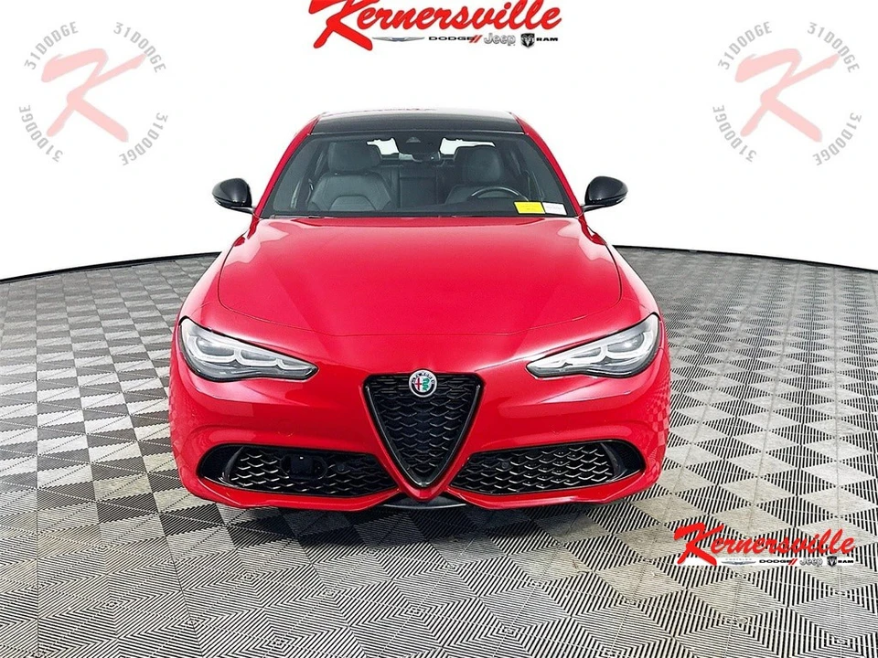 2024 Alfa Romeo Giulia - Image 2 of 21