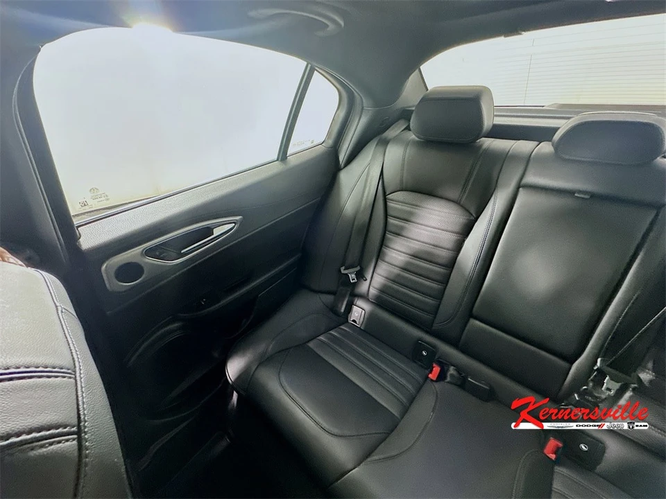 2024 Alfa Romeo Giulia - Image 12 of 21