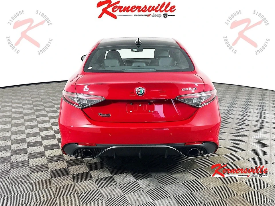 2024 Alfa Romeo Giulia - Image 6 of 21