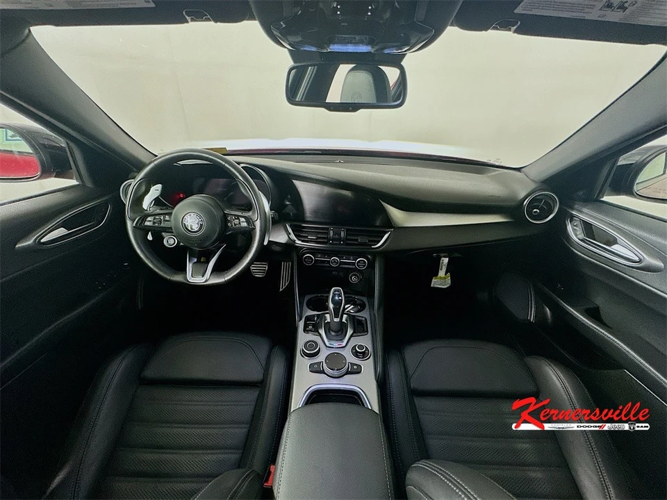2024 Alfa Romeo Giulia - Image 10 of 21