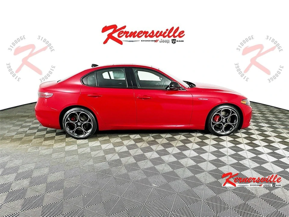 2024 Alfa Romeo Giulia - Image 8 of 21