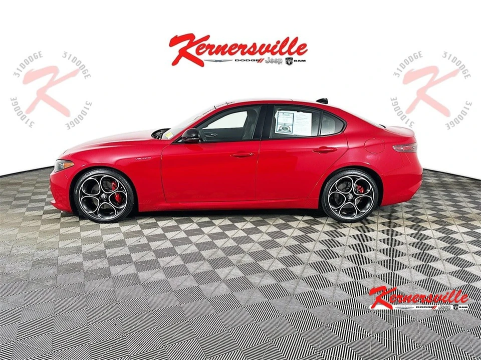 2024 Alfa Romeo Giulia - Image 4 of 21