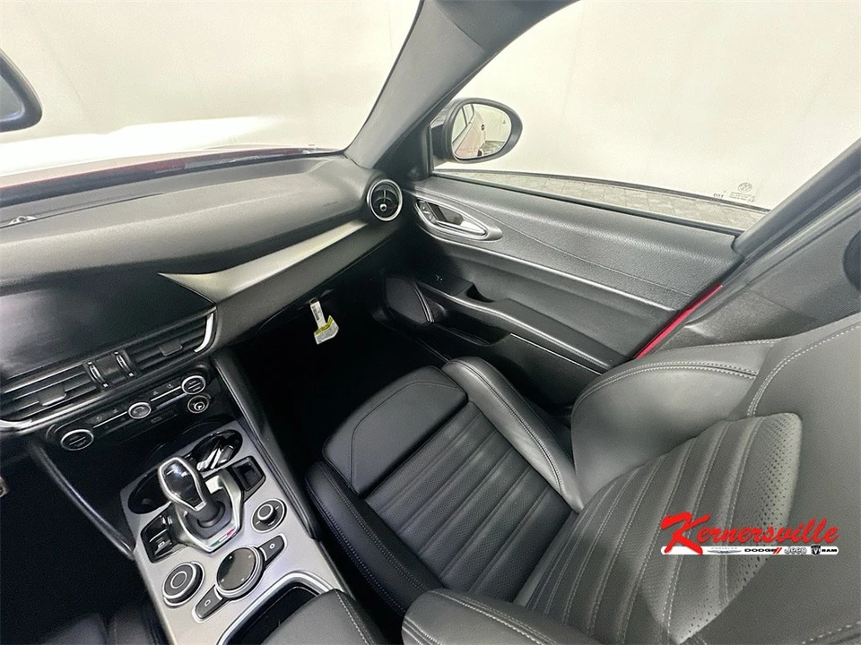 2024 Alfa Romeo Giulia - Image 11 of 21