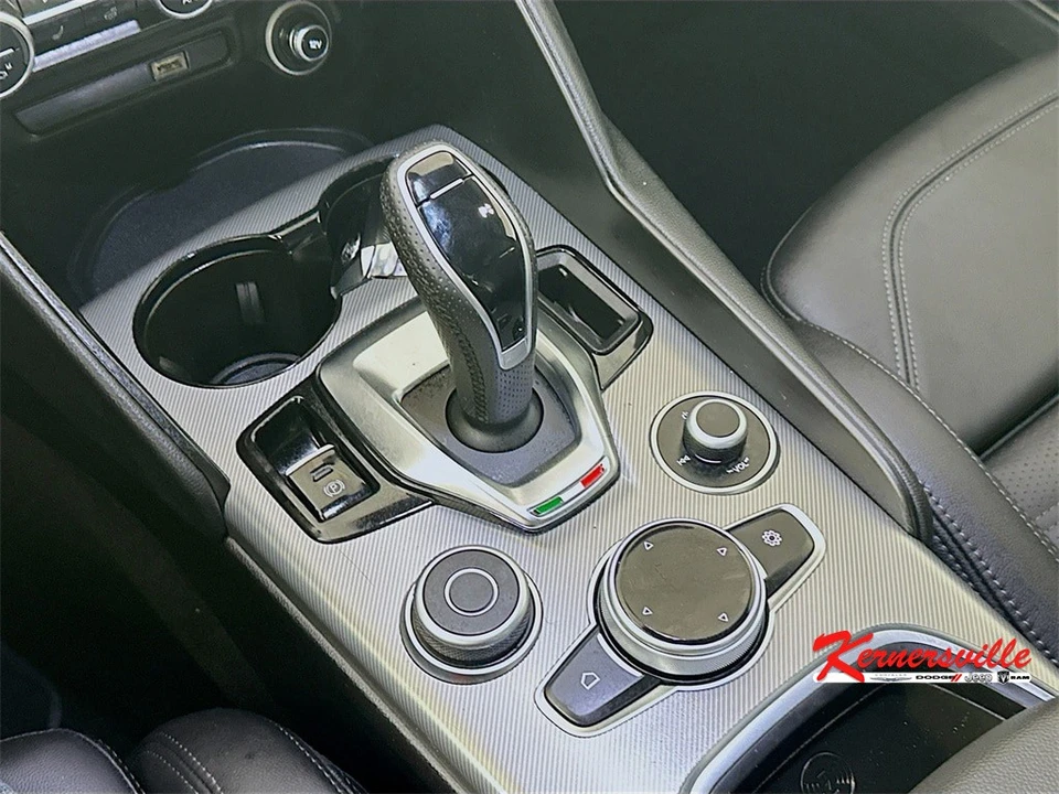 2024 Alfa Romeo Giulia - Image 16 of 21