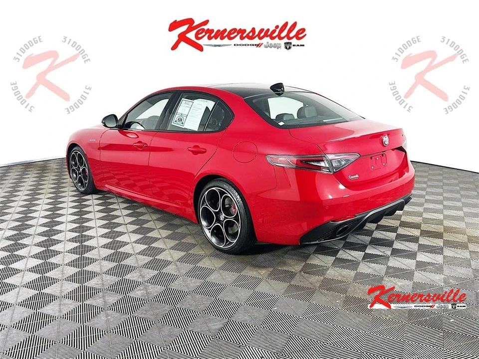 2024 Alfa Romeo Giulia - Image 5 of 21