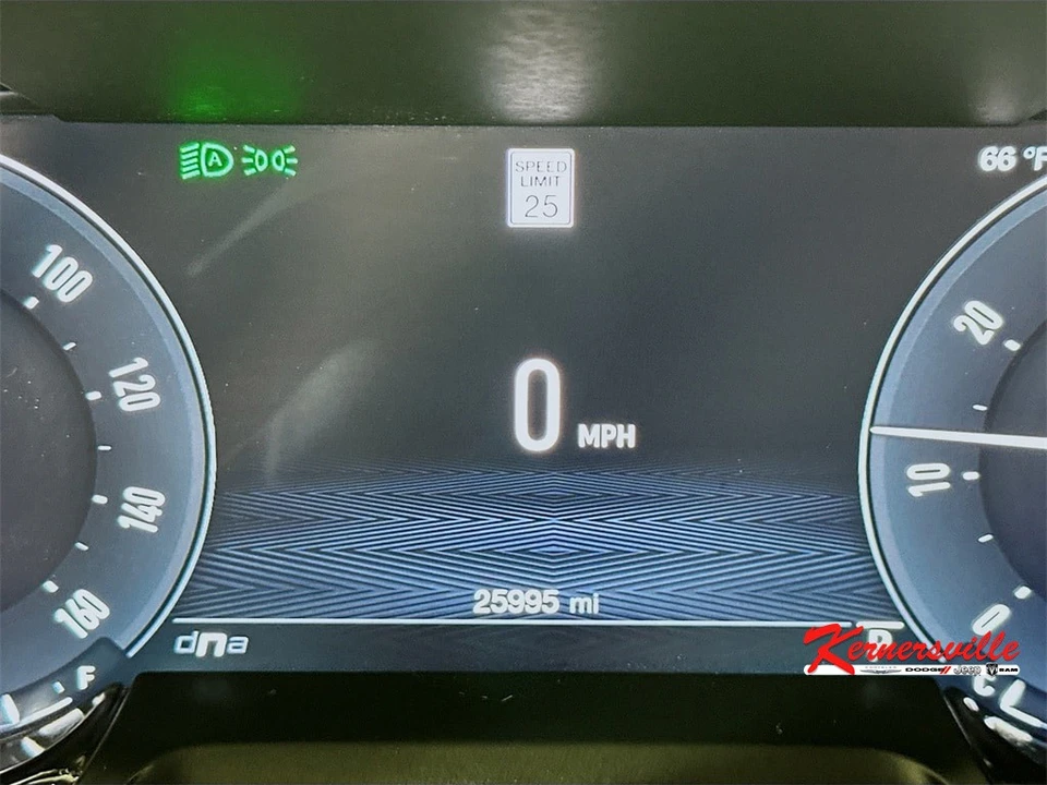 2024 Alfa Romeo Giulia - Image 15 of 21