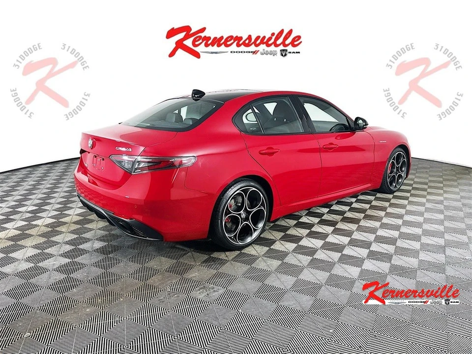 2024 Alfa Romeo Giulia - Image 7 of 21