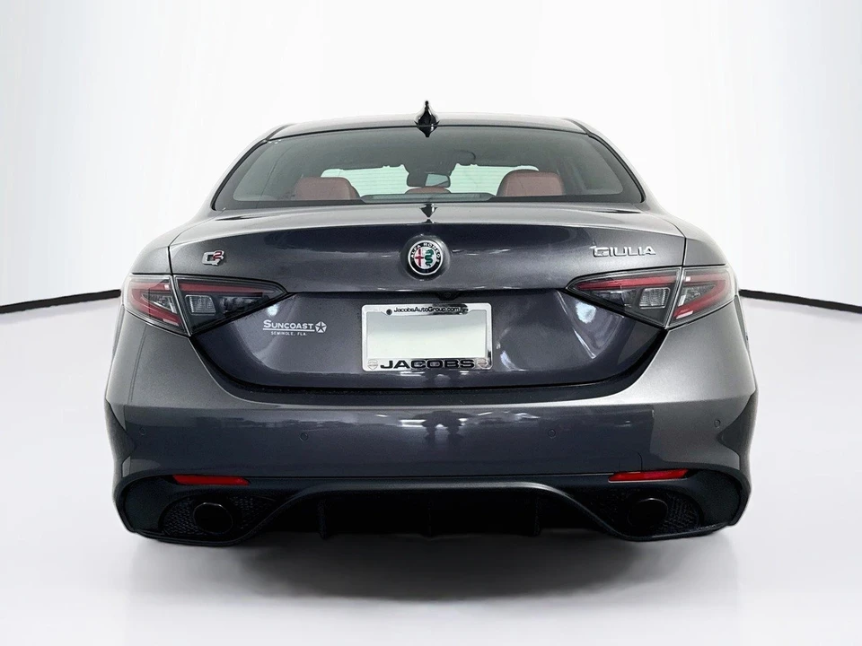 2024 Alfa Romeo Giulia - Image 4 of 19