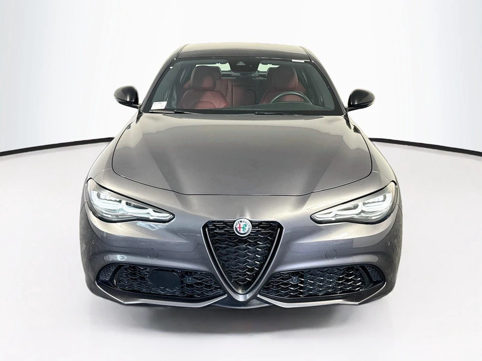 2024 Alfa Romeo Giulia - Image 8 of 31