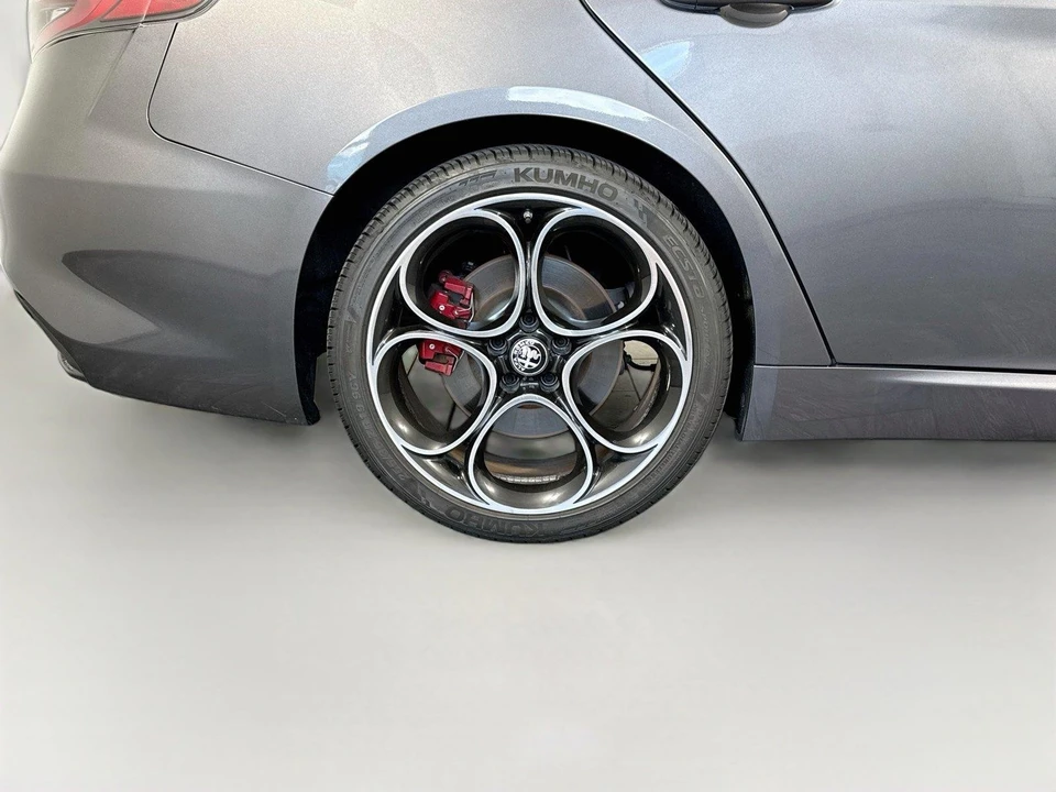2024 Alfa Romeo Giulia - Image 17 of 19