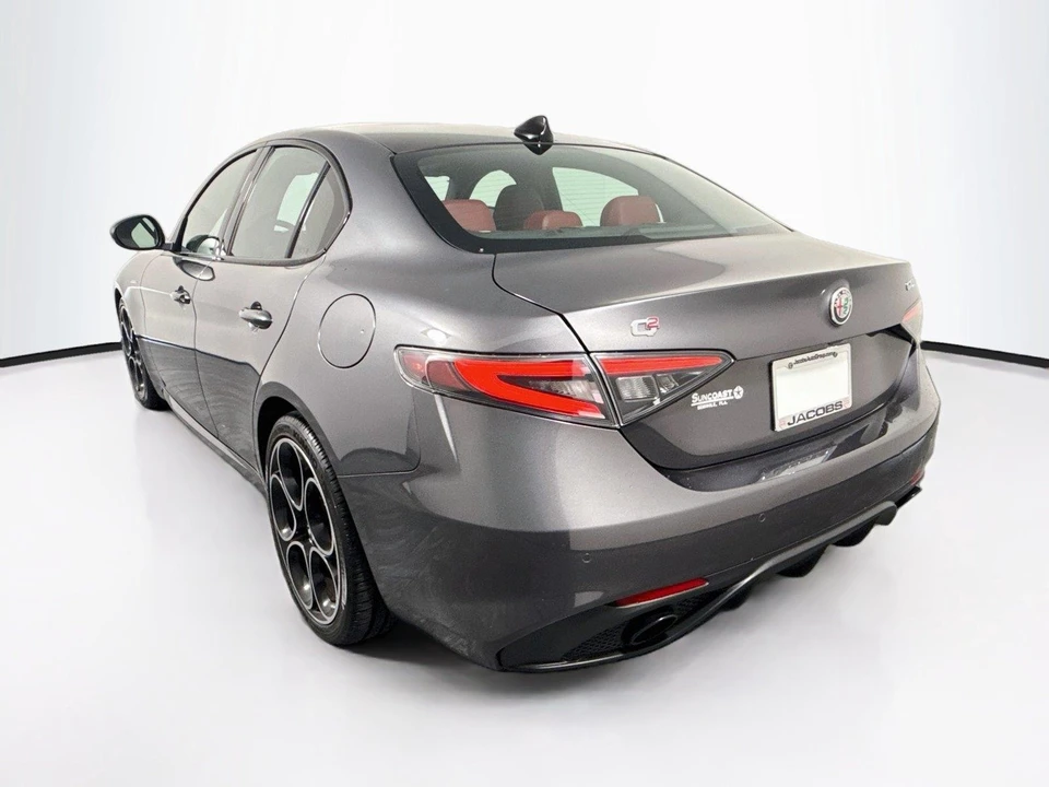 2024 Alfa Romeo Giulia - Image 3 of 31