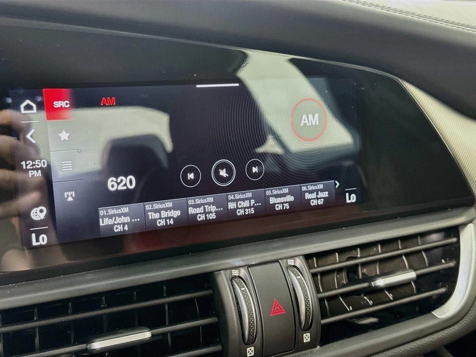 2024 Alfa Romeo Giulia - Image 17 of 31