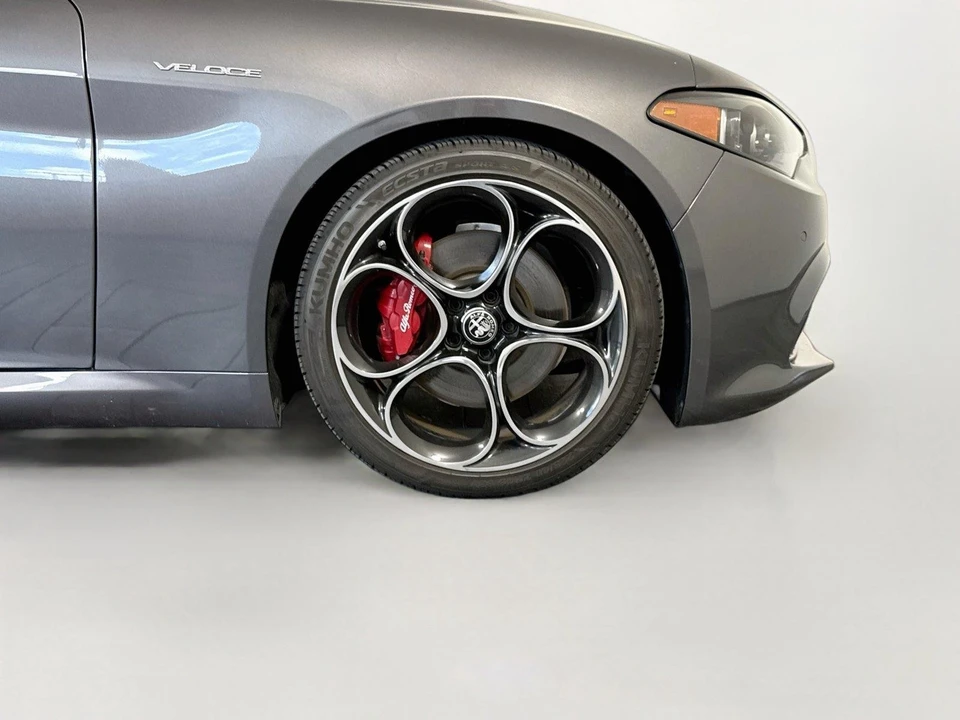 2024 Alfa Romeo Giulia - Image 16 of 19